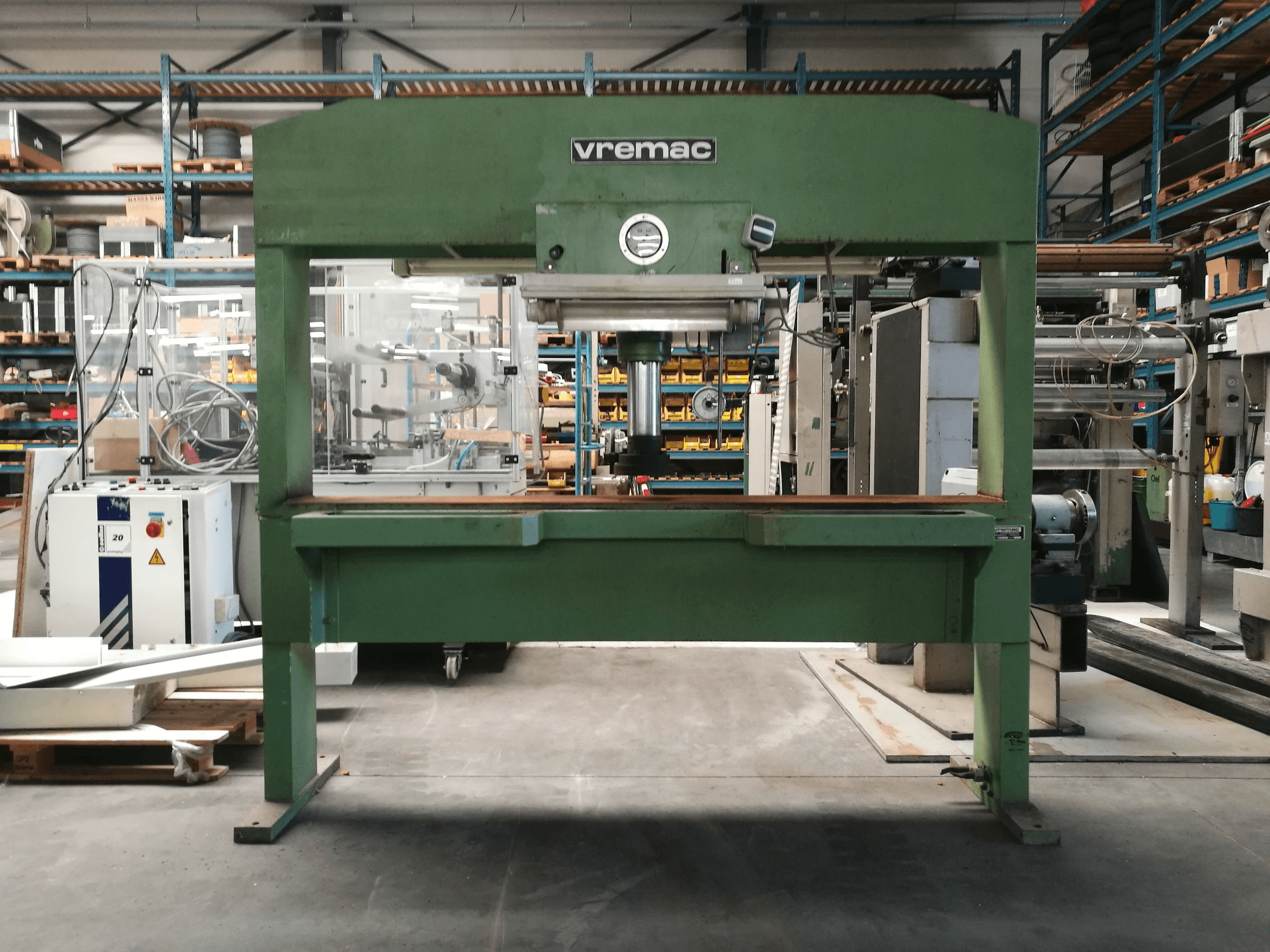 Mašīnas Vremac Brugstans pretskats