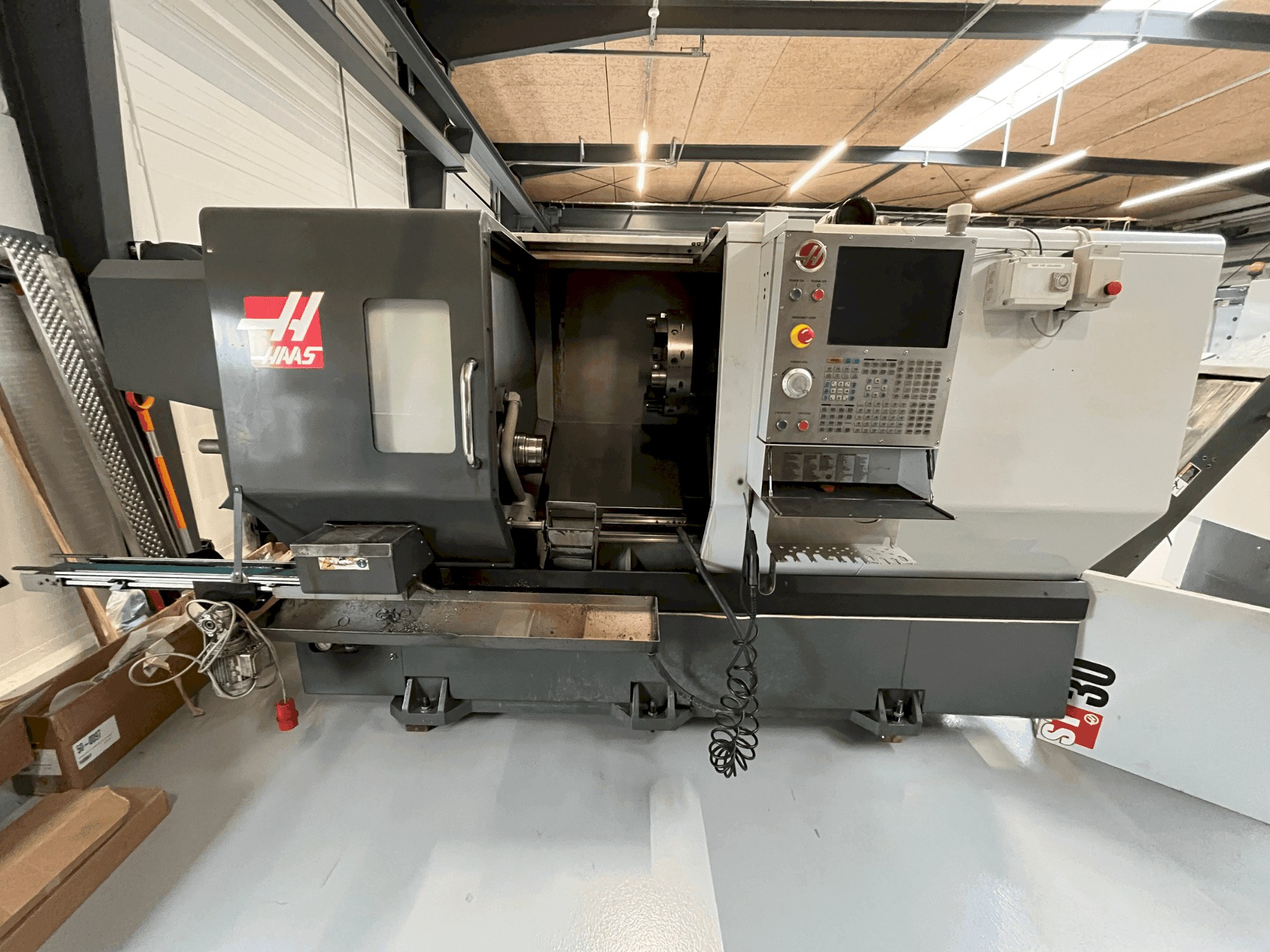 Mašīnas HAAS ST-30 pretskats