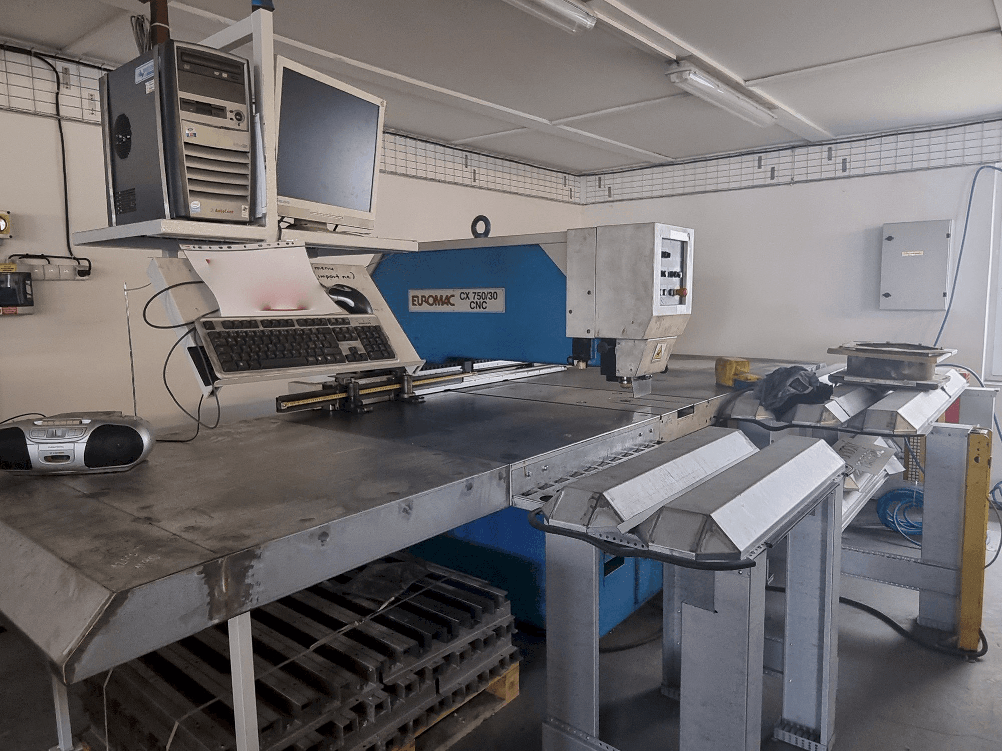 Mašīnas Euromac CX 750/30 CNC pretskats