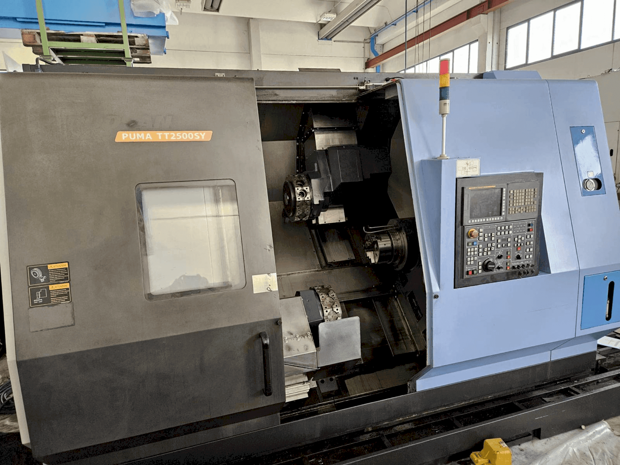 Mašīnas DOOSAN TT2500SY pretskats