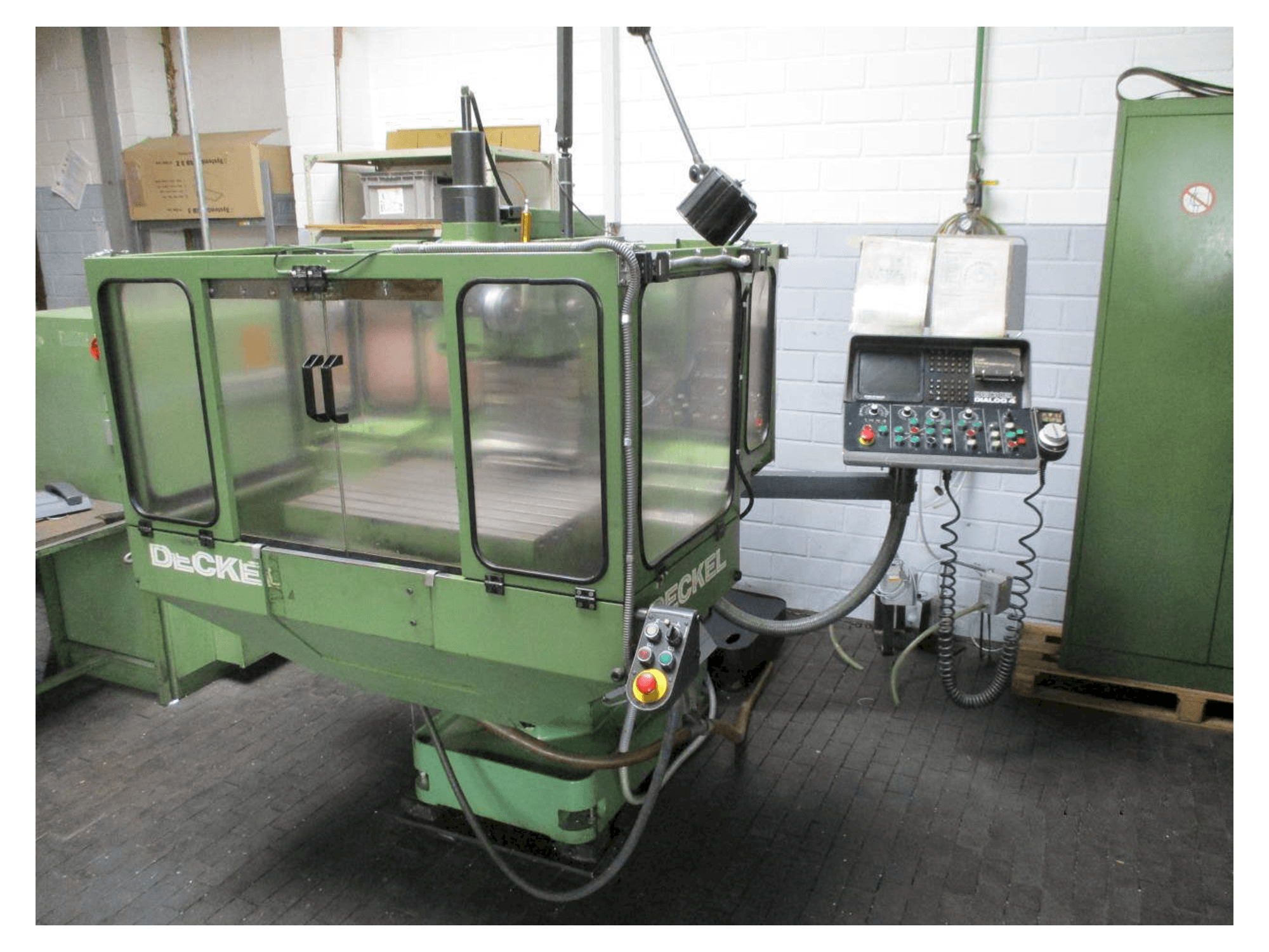 Mašīnas DECKEL FP 3NC pretskats