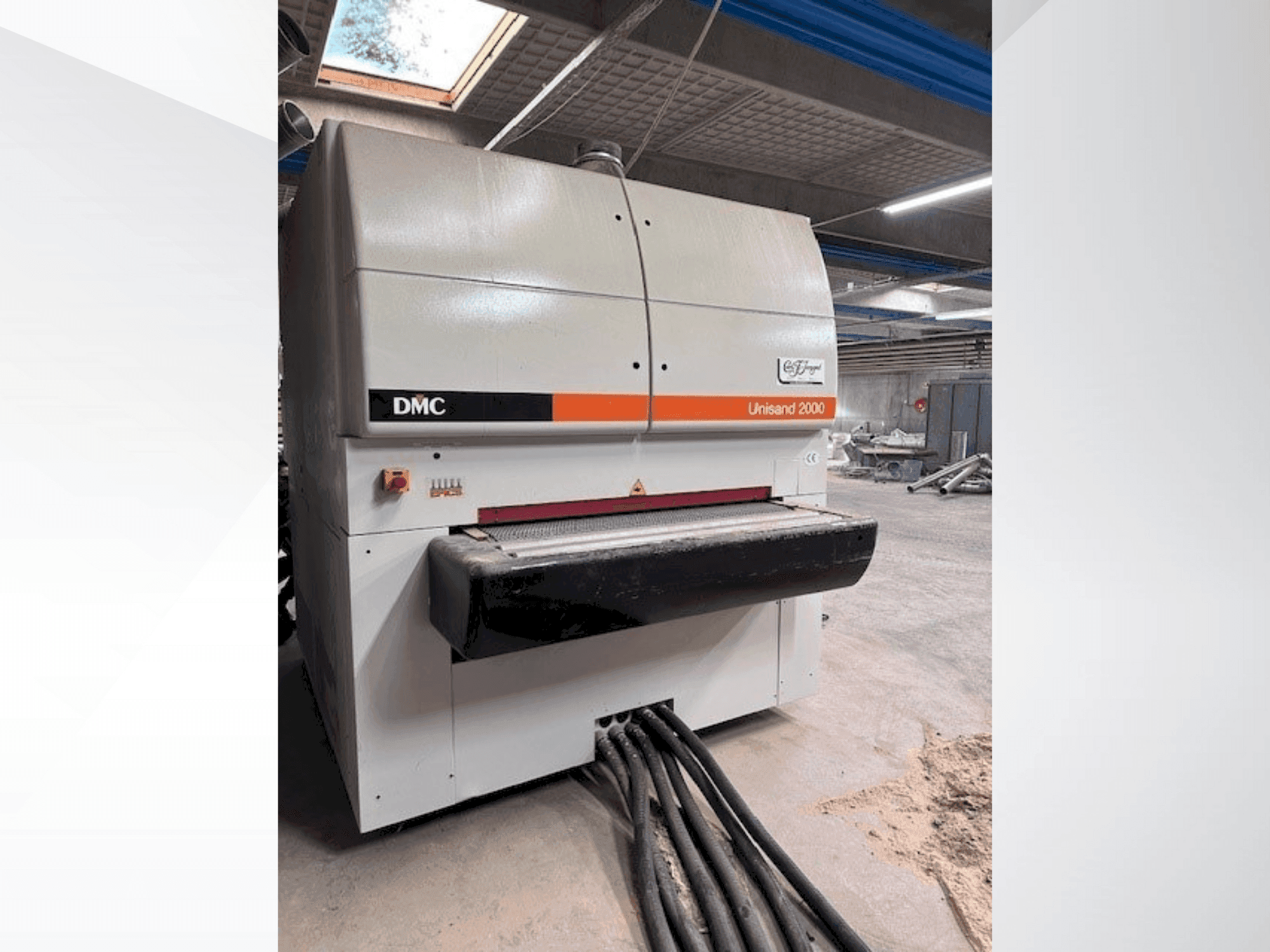 Mašīnas DMC US 2000 M4 pretskats