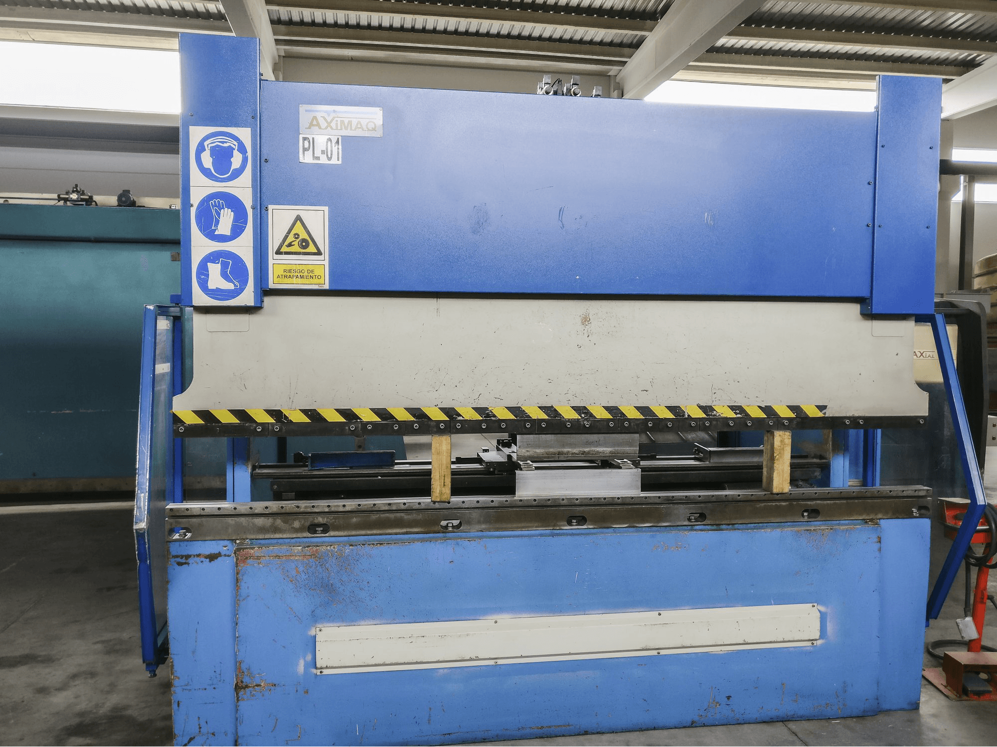 Mašīnas Axial PHSB 123 pretskats