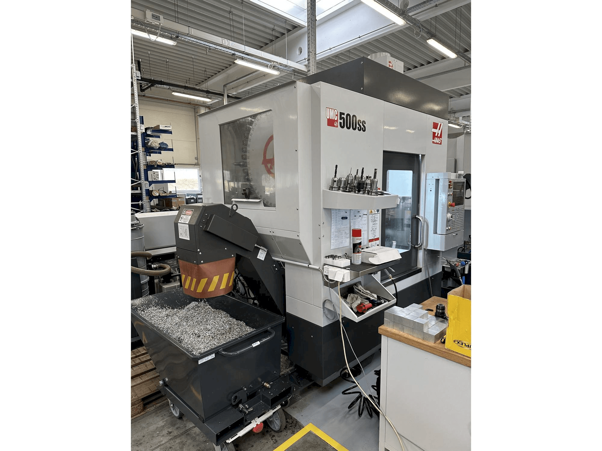 Mašīnas HAAS UMC-500SS pretskats
