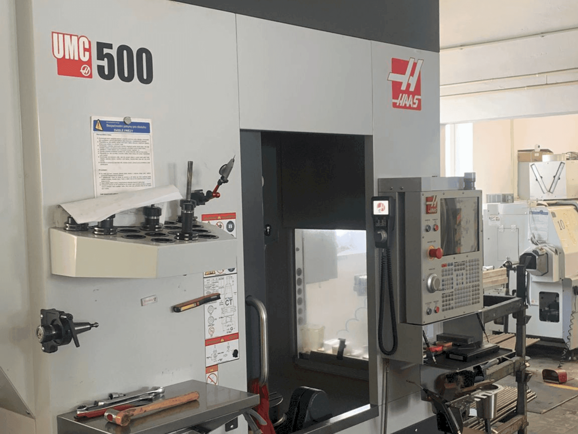 Mašīnas HAAS UMC 500 pretskats