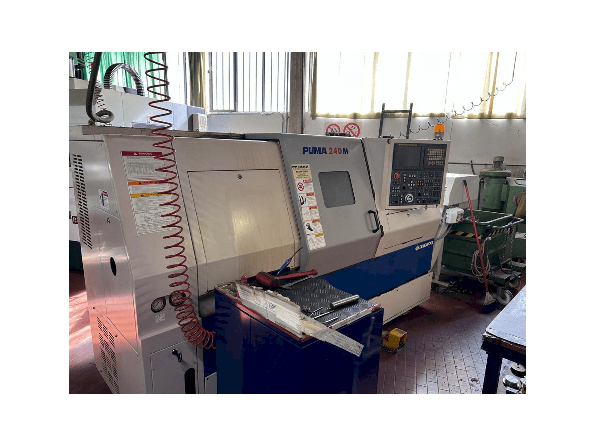 Mašīnas DAEWOO Puma 240M pretskats