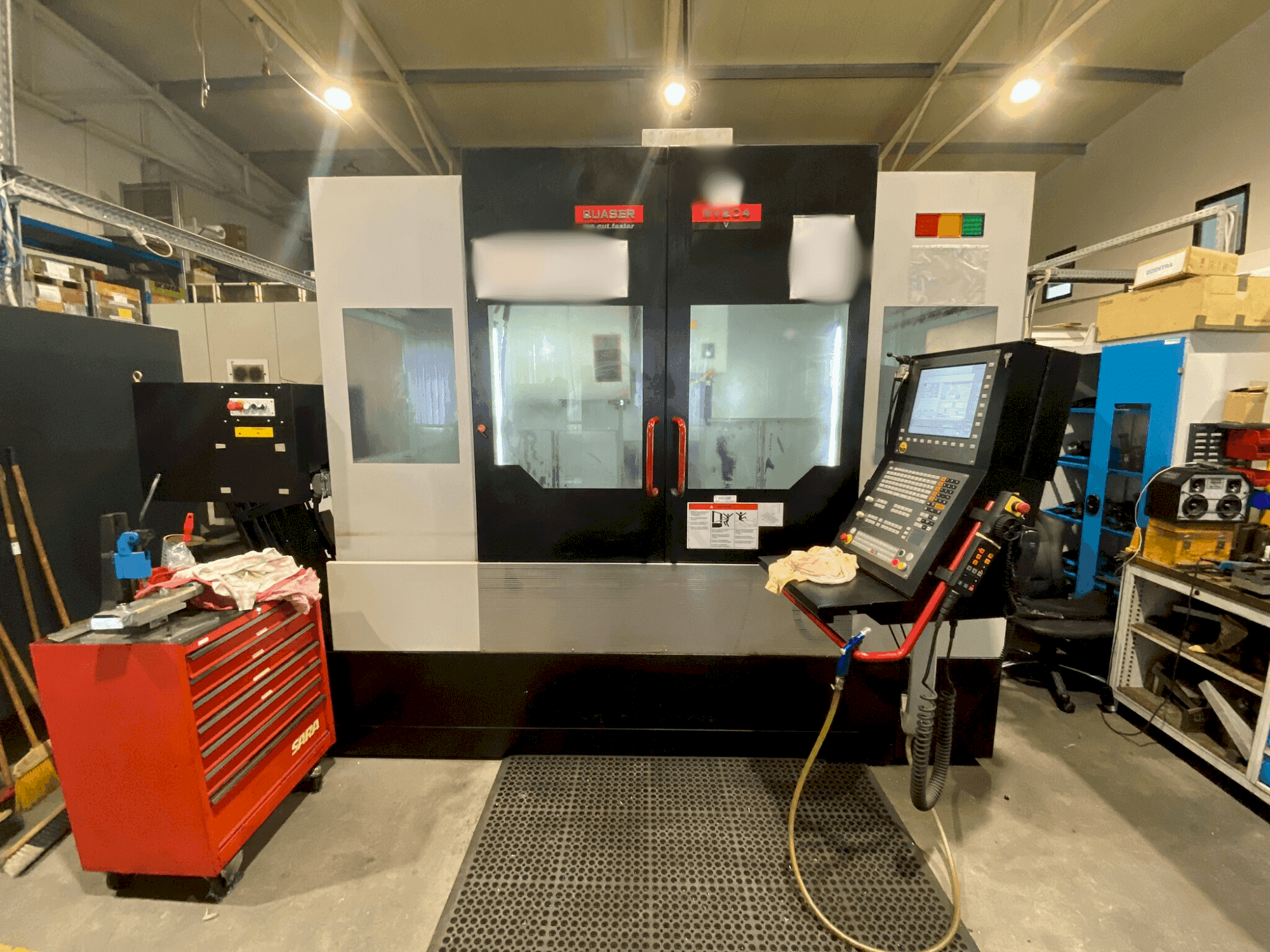 Mašīnas Quaser MV204 pretskats