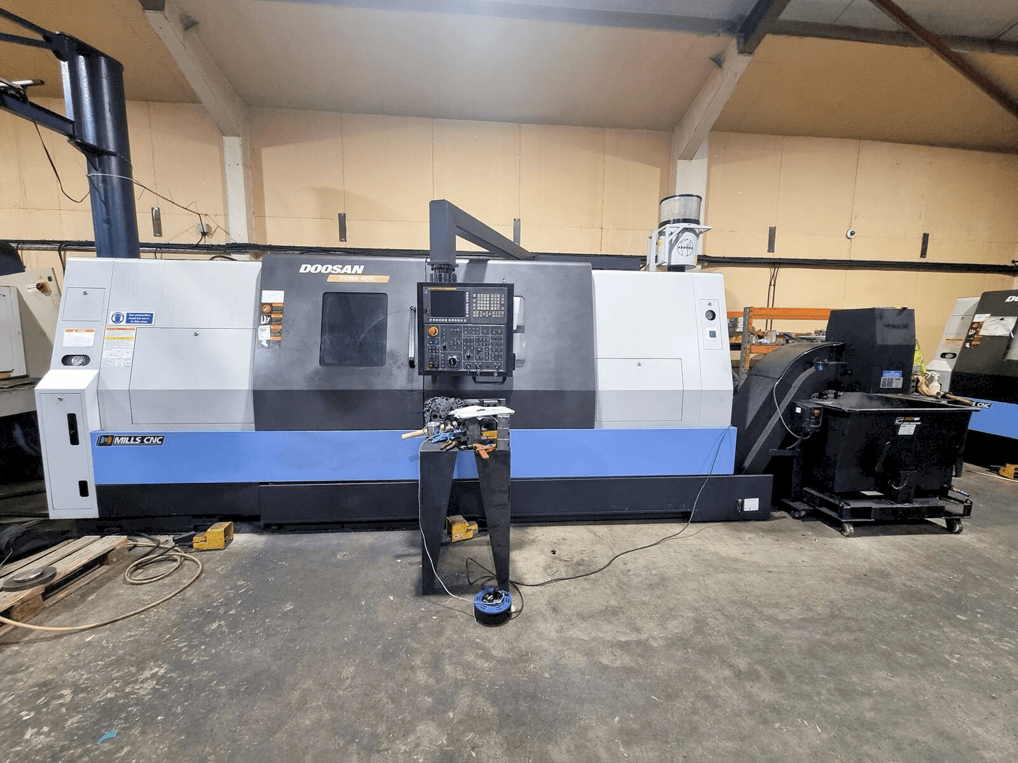 Mašīnas DOOSAN Puma 400LB pretskats