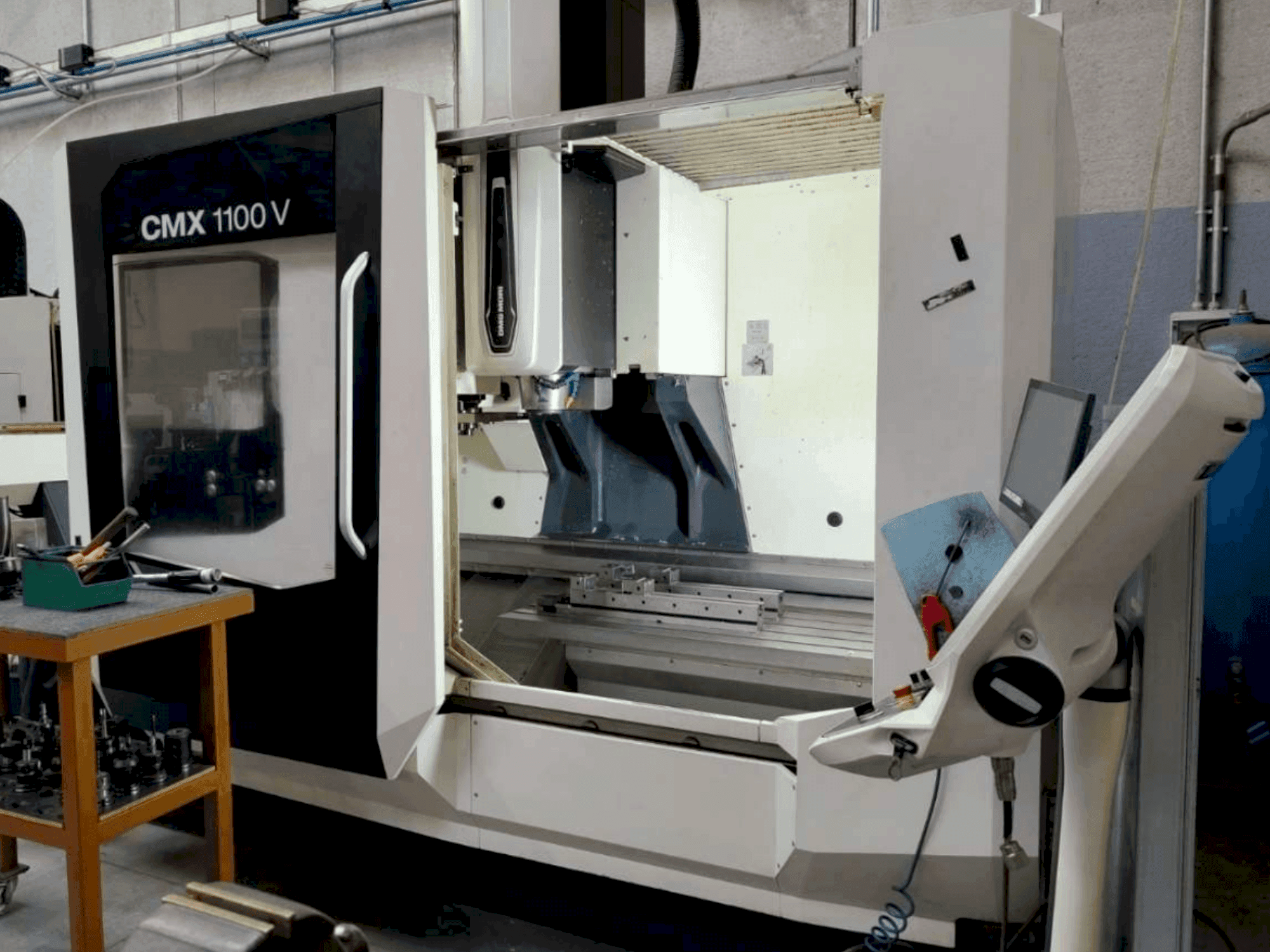 Mašīnas DMG MORI CMX 1100V pretskats