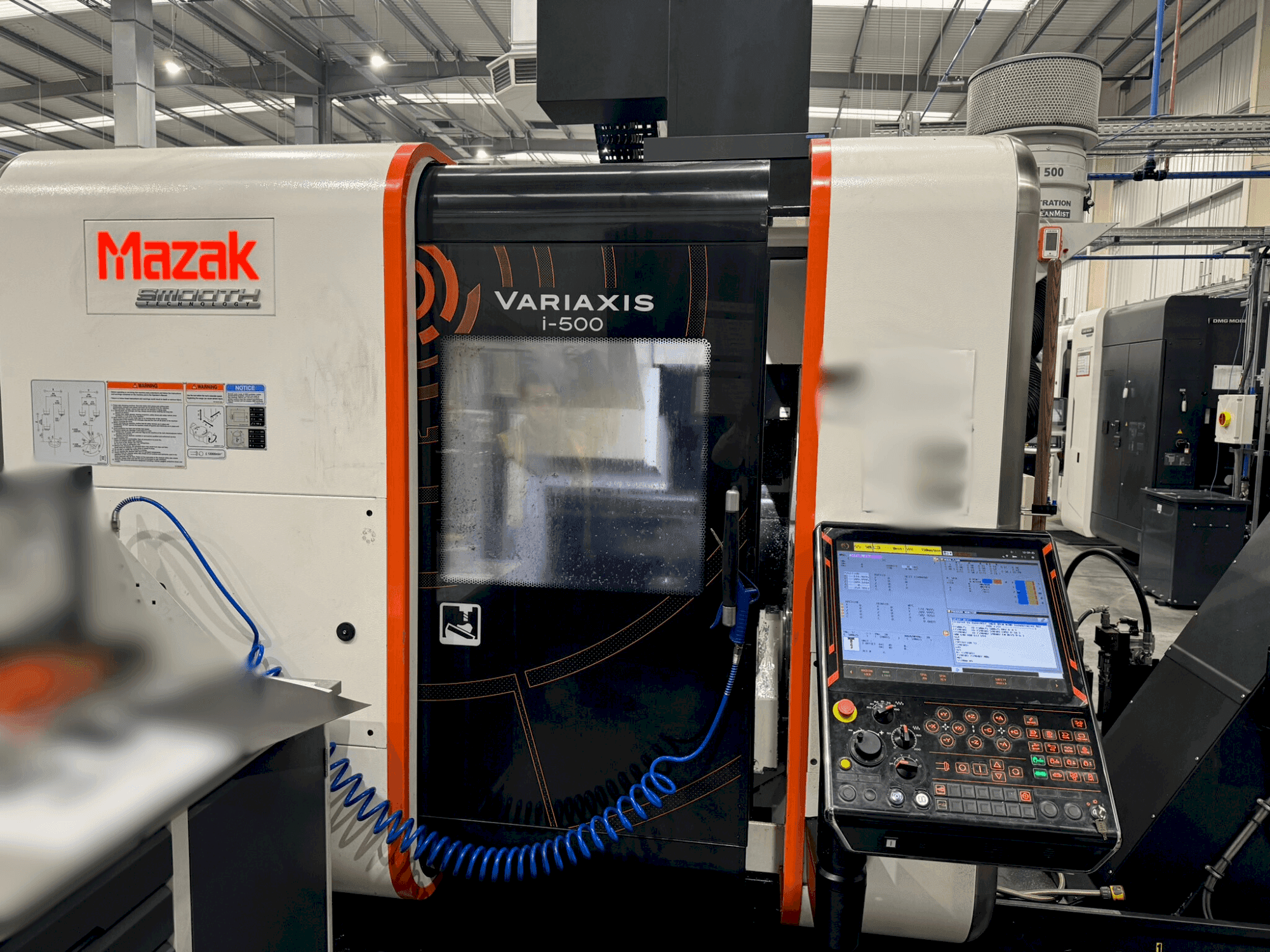 Mašīnas Mazak Variaxis i-500 pretskats