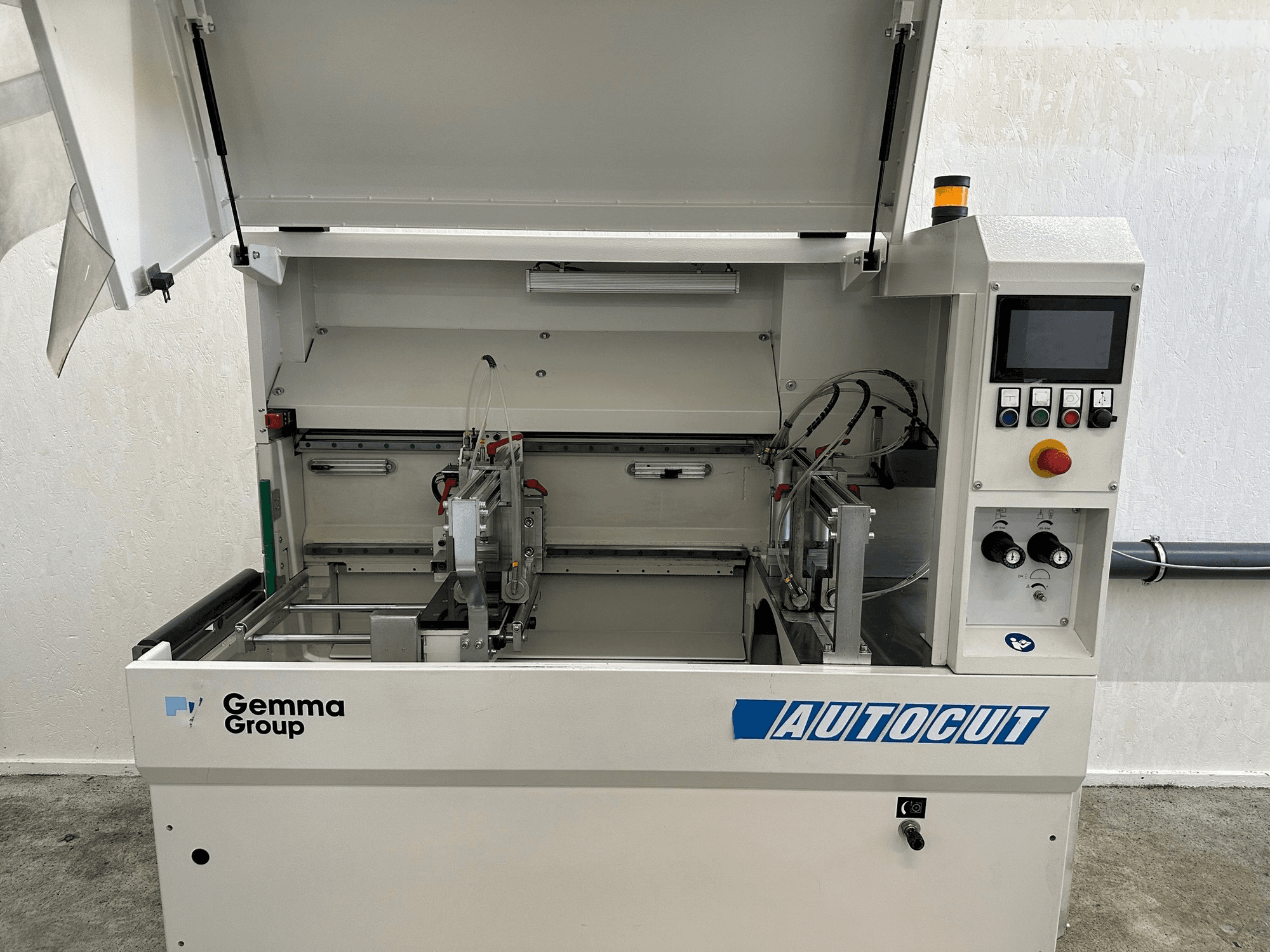 Mašīnas Autocut 550 pretskats