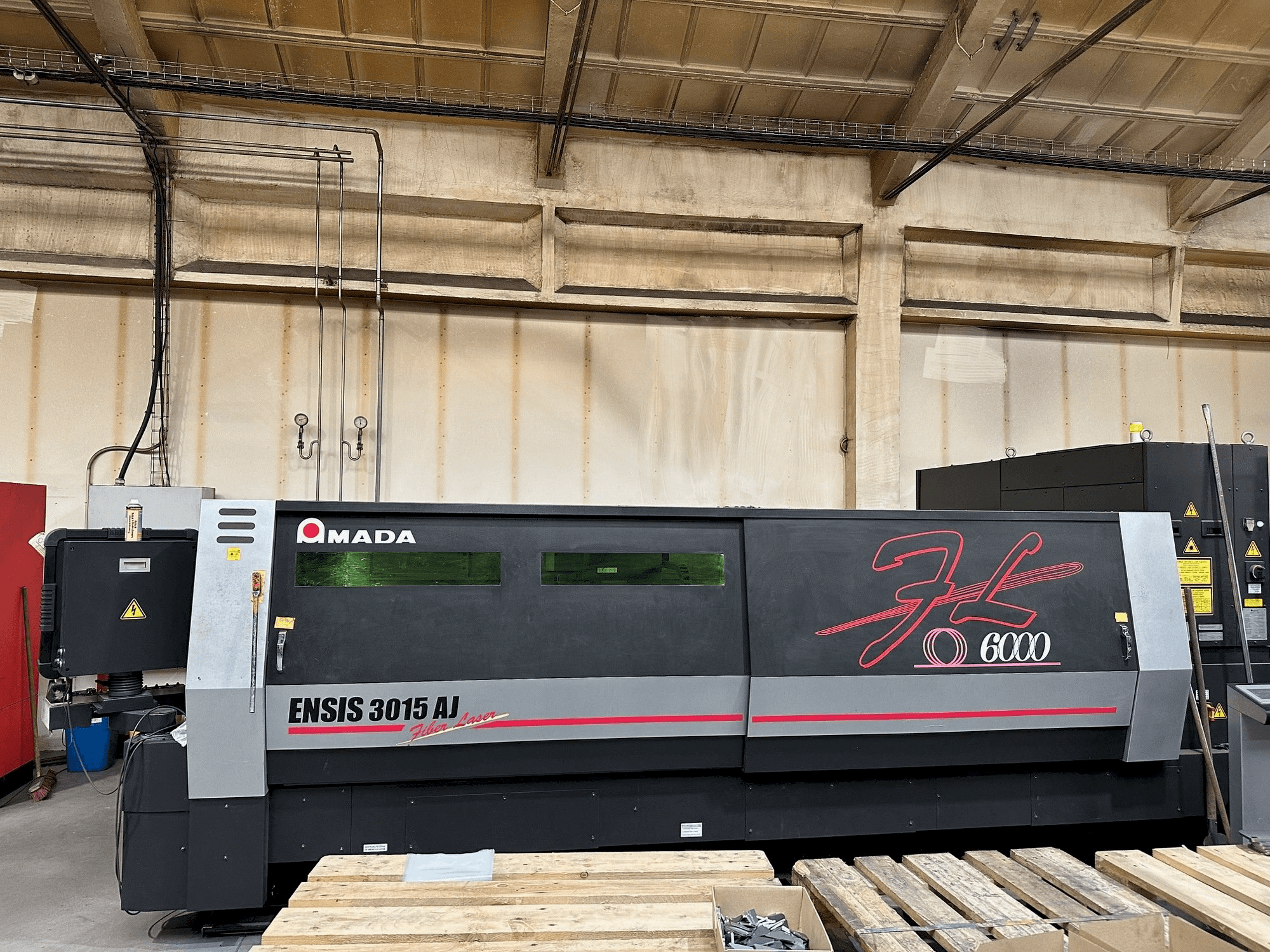 Mašīnas AMADA ENSIS-3015 AJ pretskats