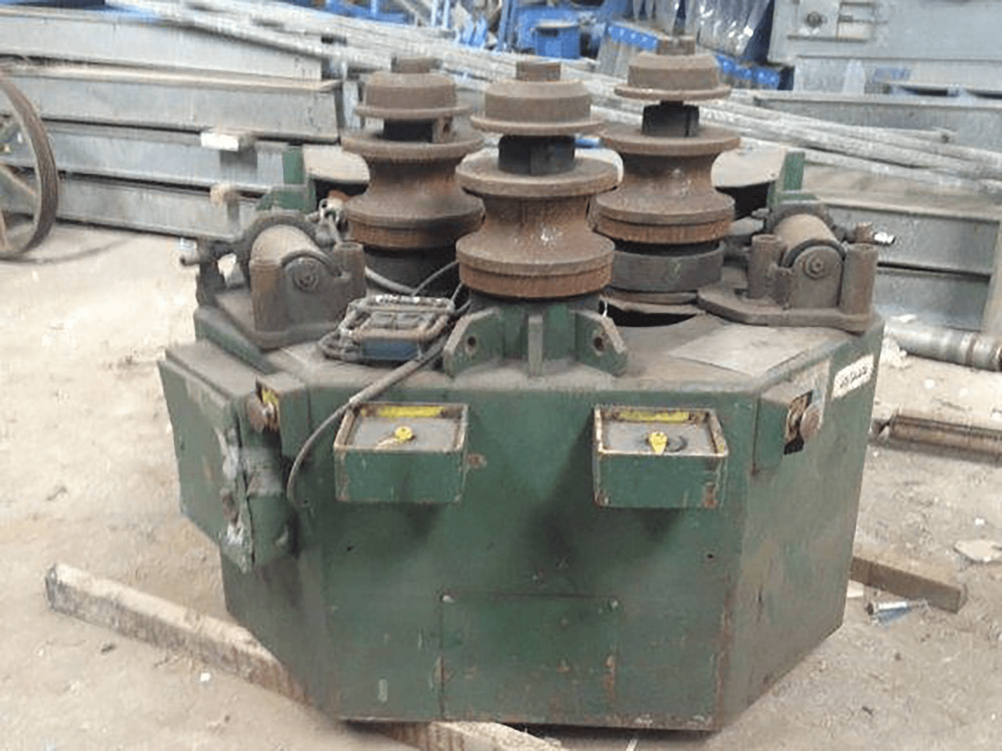 Mašīnas ROUNDO R-5 pretskats