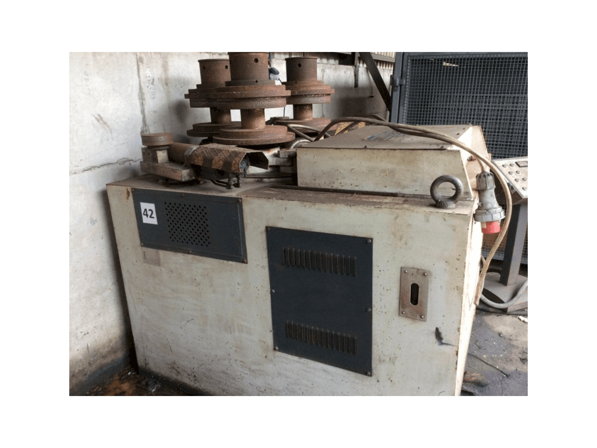 Mašīnas Sahinler HPK-120 pretskats