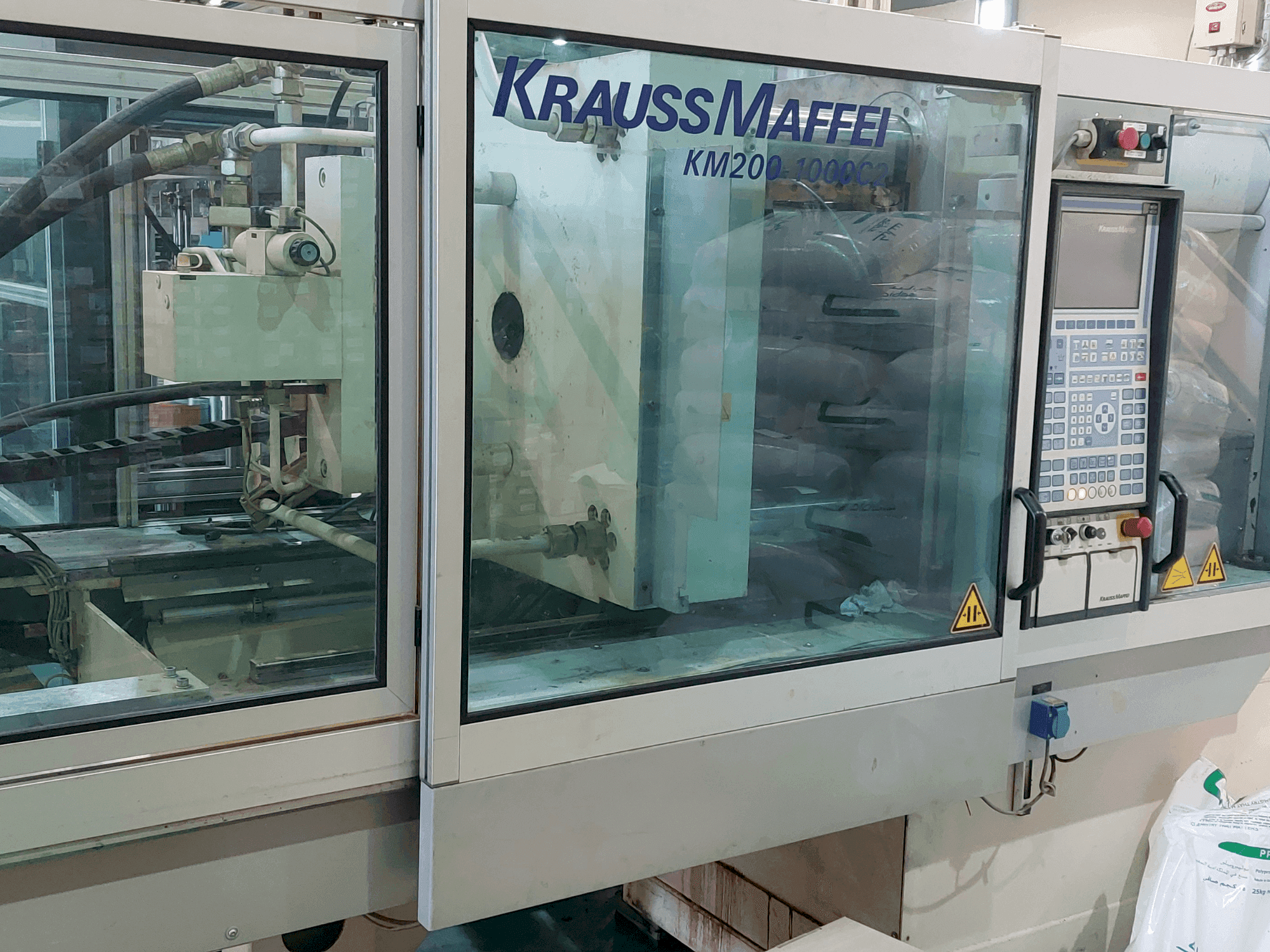 Mašīnas Krauss Maffei 200-1000 C2 pretskats