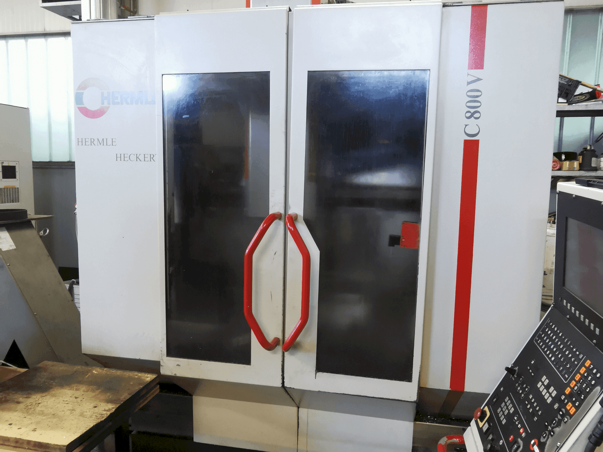 Mašīnas HERMLE C 800 V pretskats