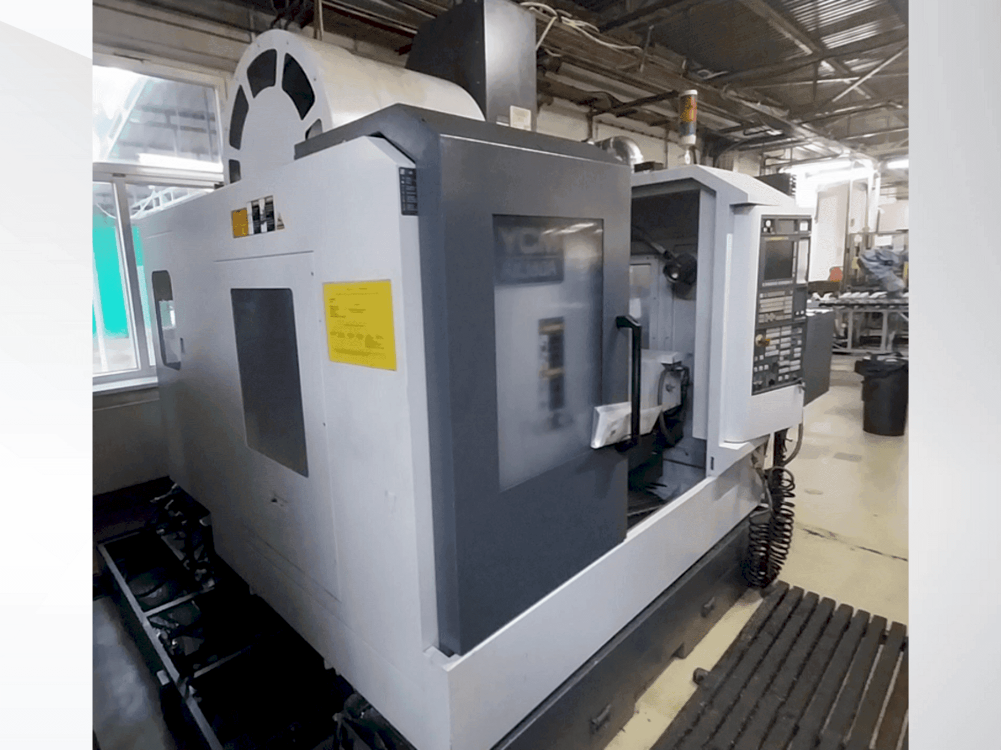 Mašīnas YCM FX380A pretskats