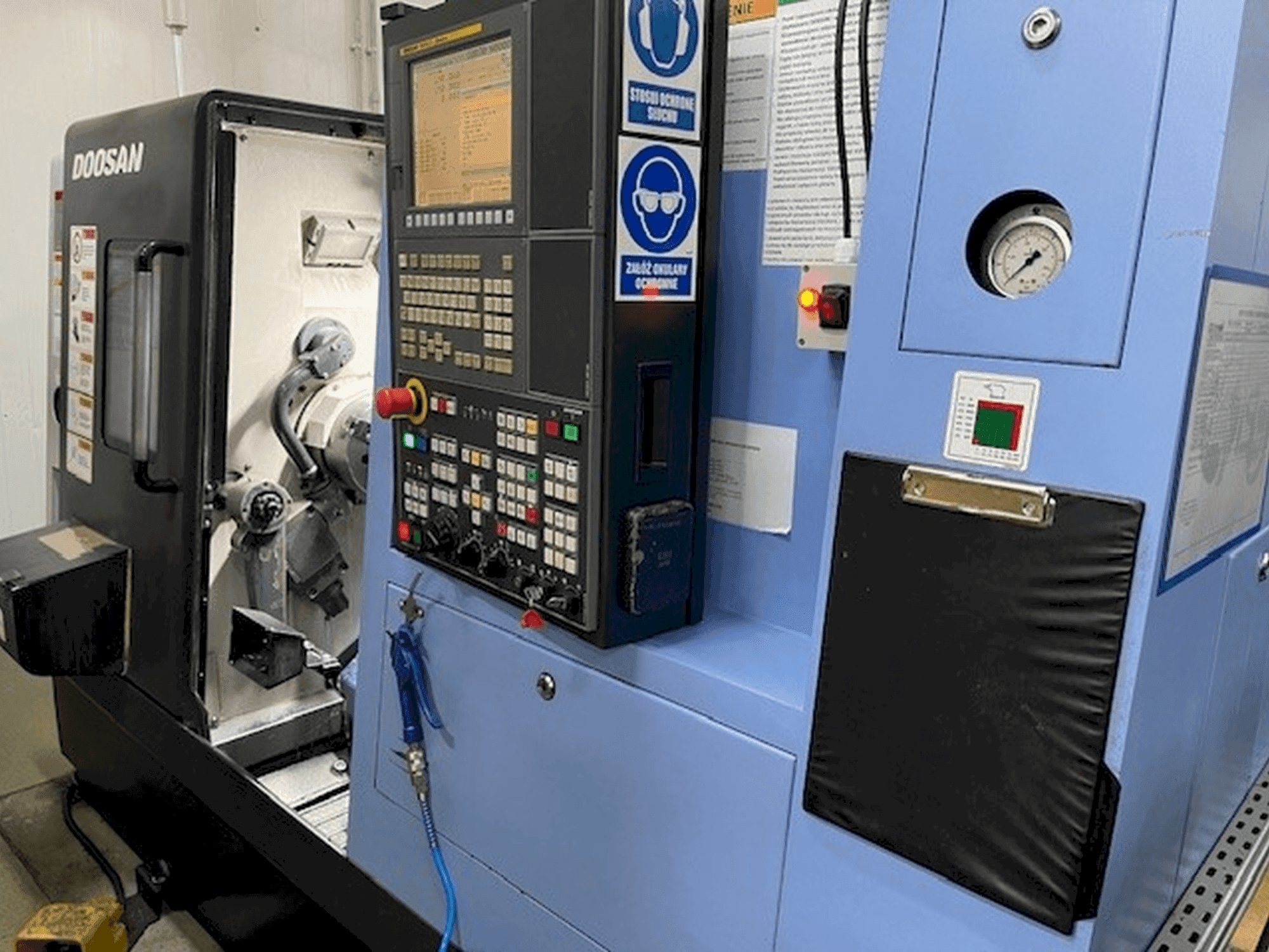 Mašīnas DOOSAN Lynx 220 LMA pretskats