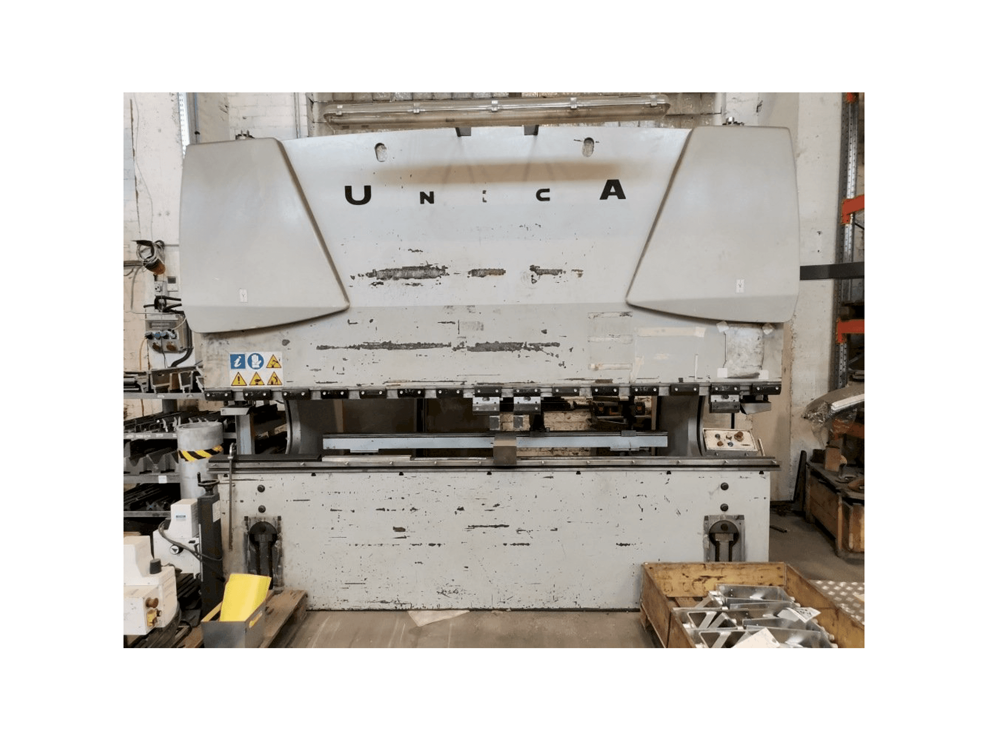 Mašīnas Warcom UNICA30-100 pretskats