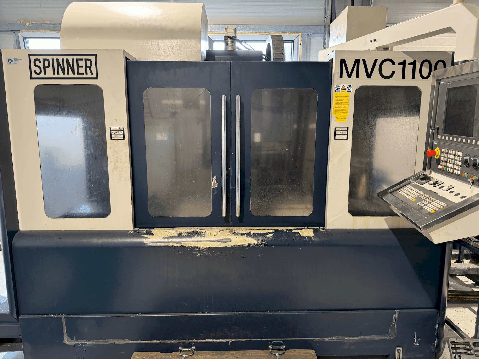 Mašīnas SPINNER SPINNER VMC 1100 pretskats