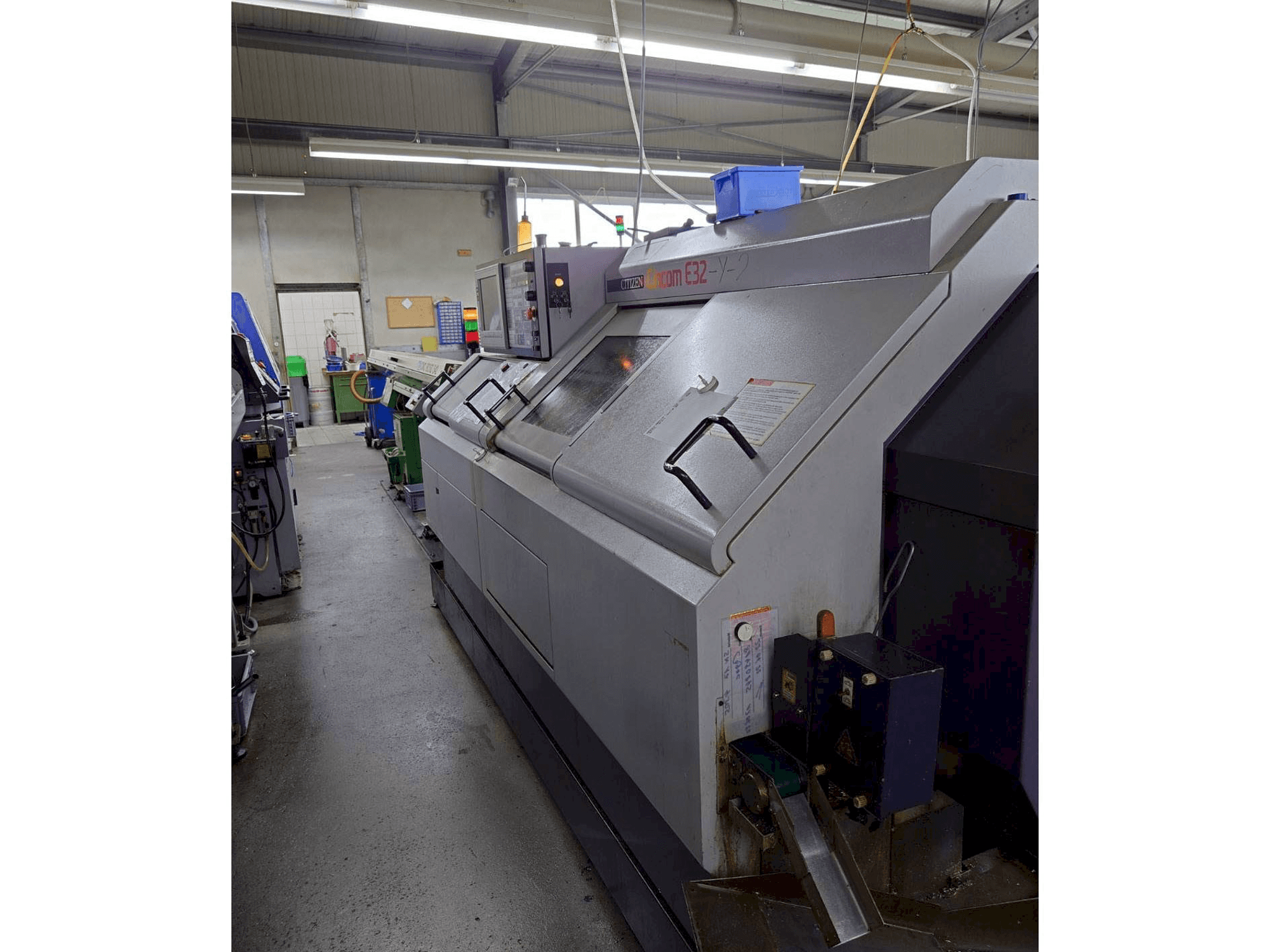 Mašīnas Citizen E32-Y-2 labās malas skats