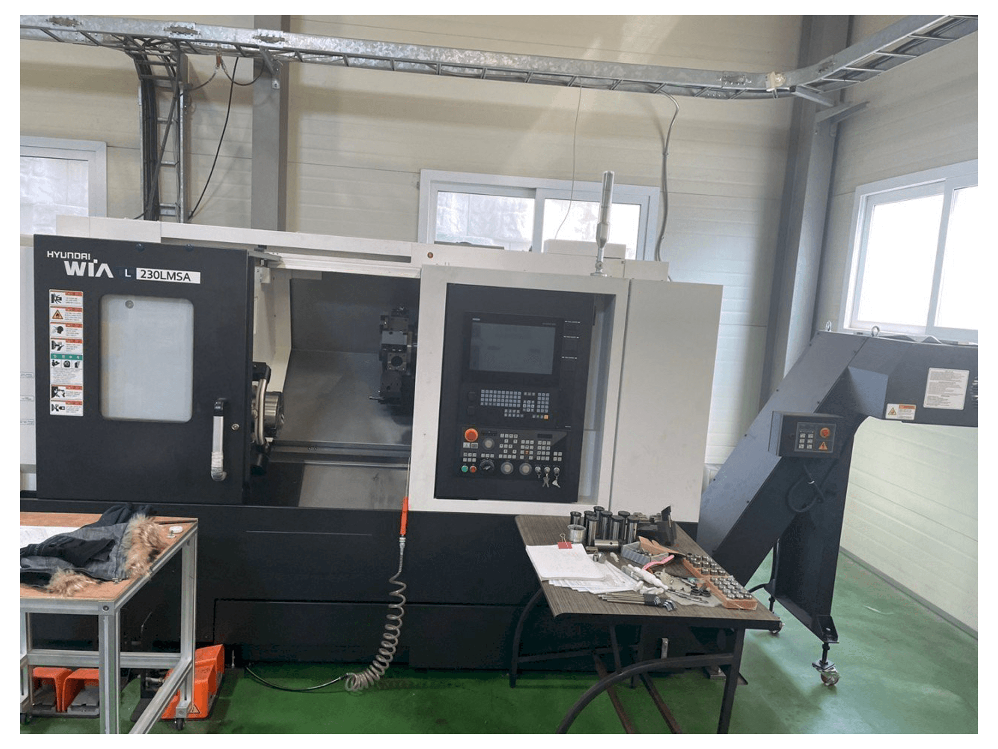 Mašīnas Hyundai Wia L 230LMSA pretskats