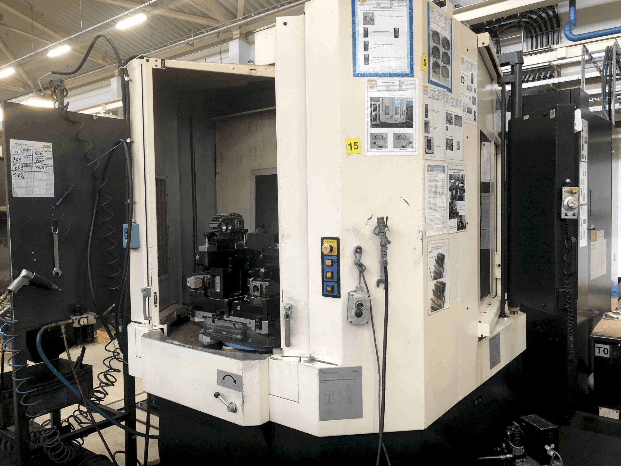 Mašīnas Makino a61-5XR pretskats