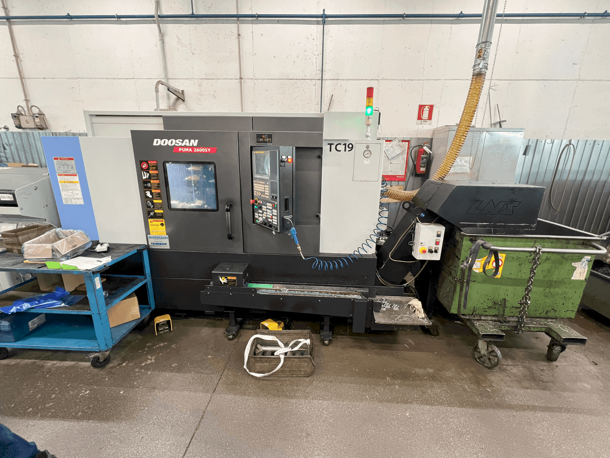 Mašīnas DOOSAN 2600 SY pretskats