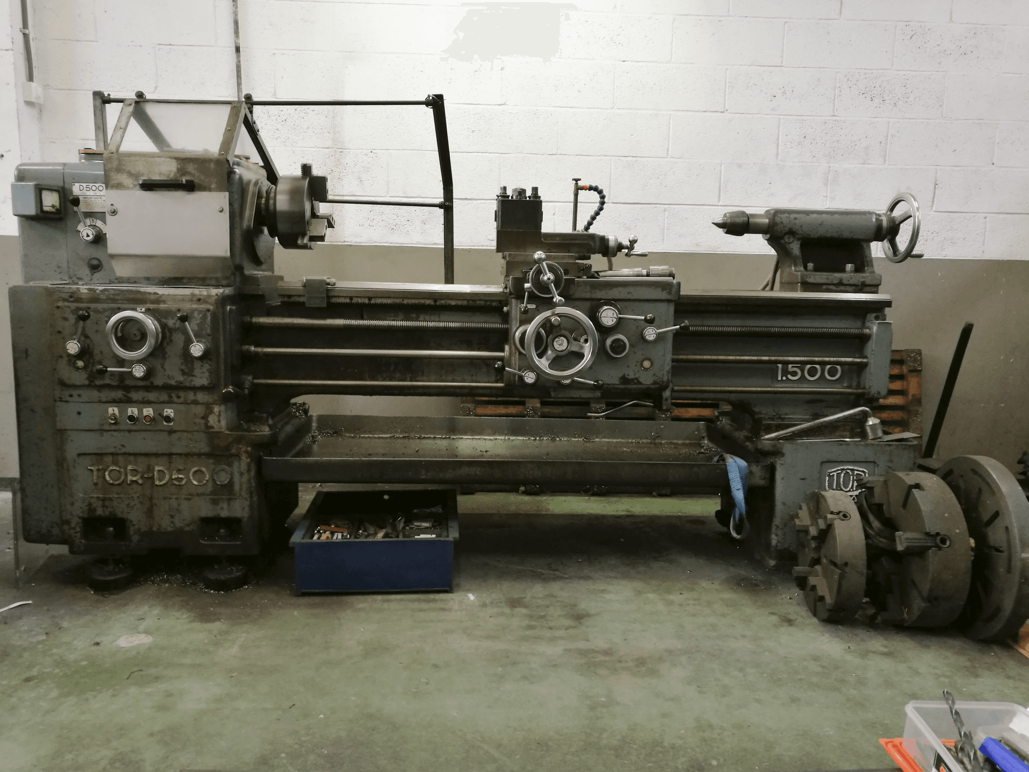 Mašīnas TOR D-500 pretskats