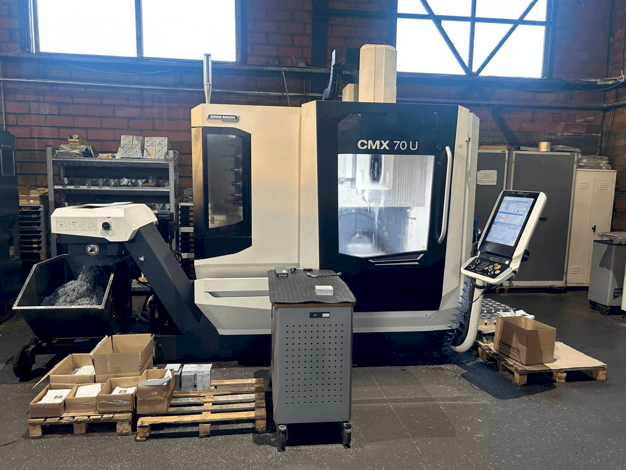 Mašīnas DMG MORI CMX 70U (2022) pretskats