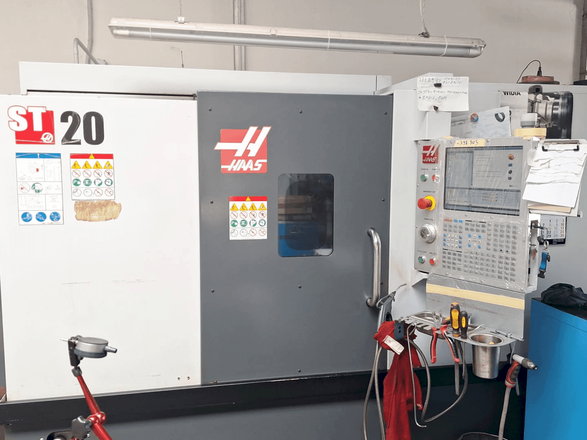 Mašīnas HAAS ST-20 pretskats