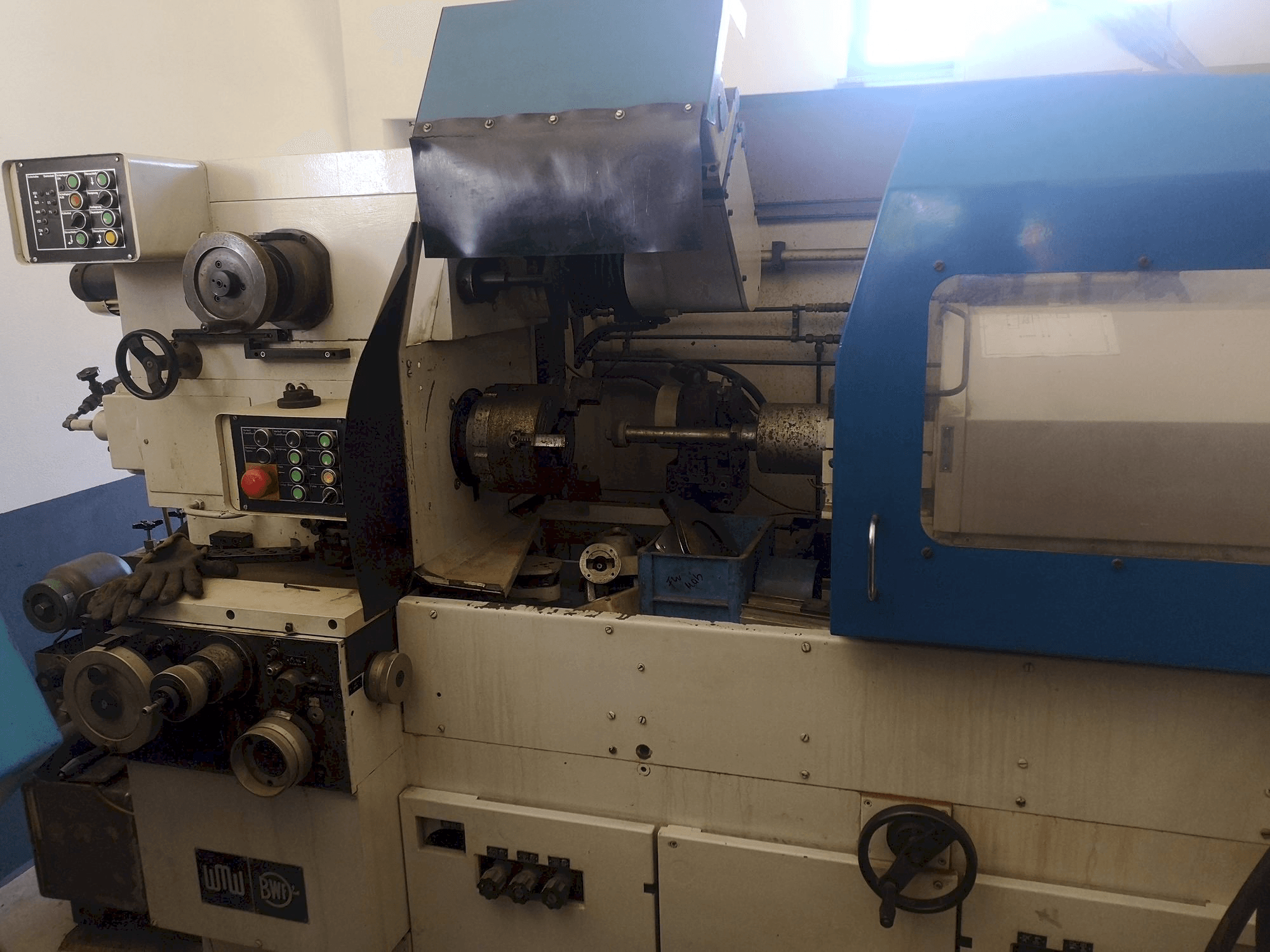 Mašīnas WMW SI4 pretskats