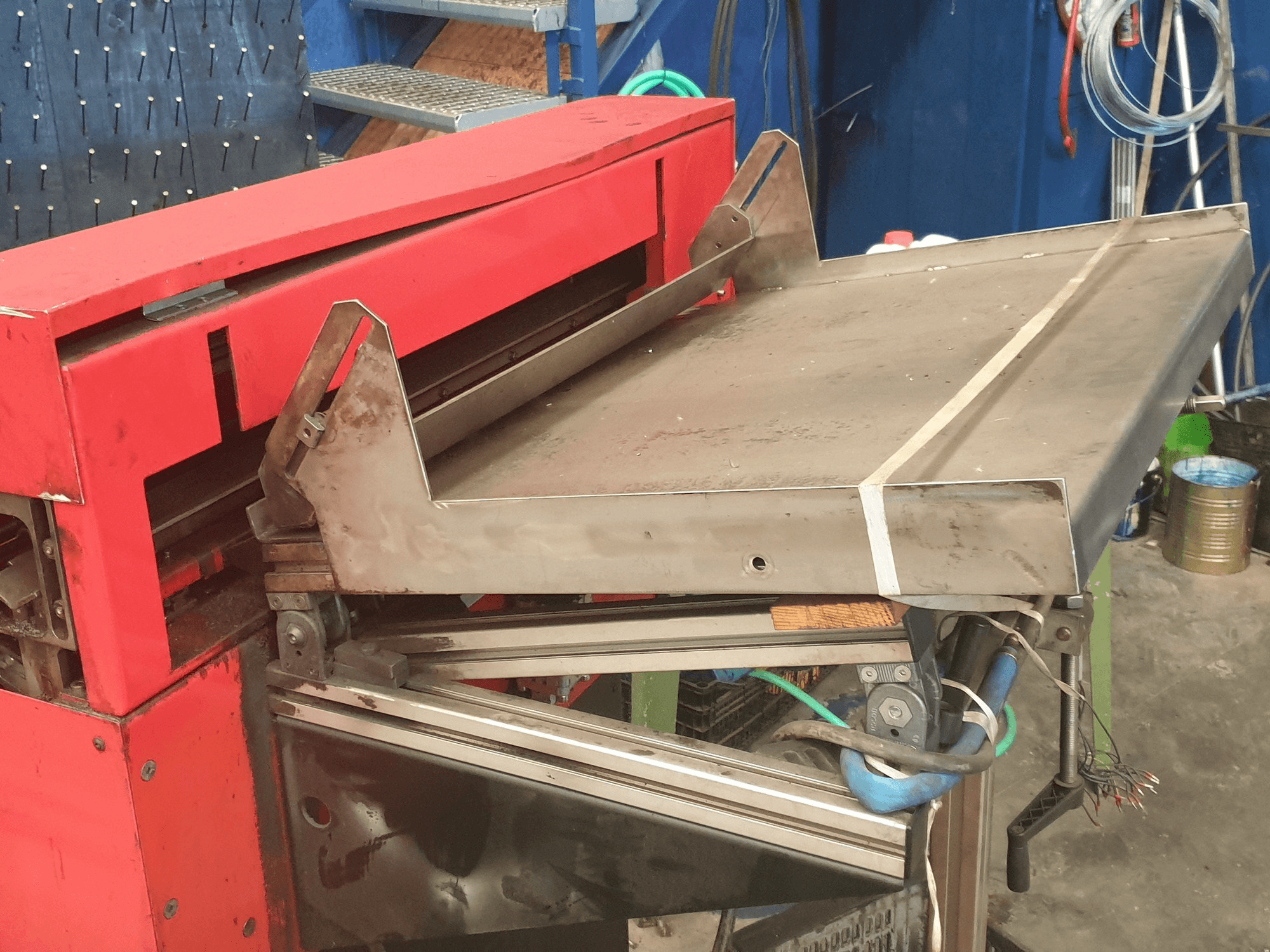 Mašīnas EMCO LM 800 kreisās malas skats