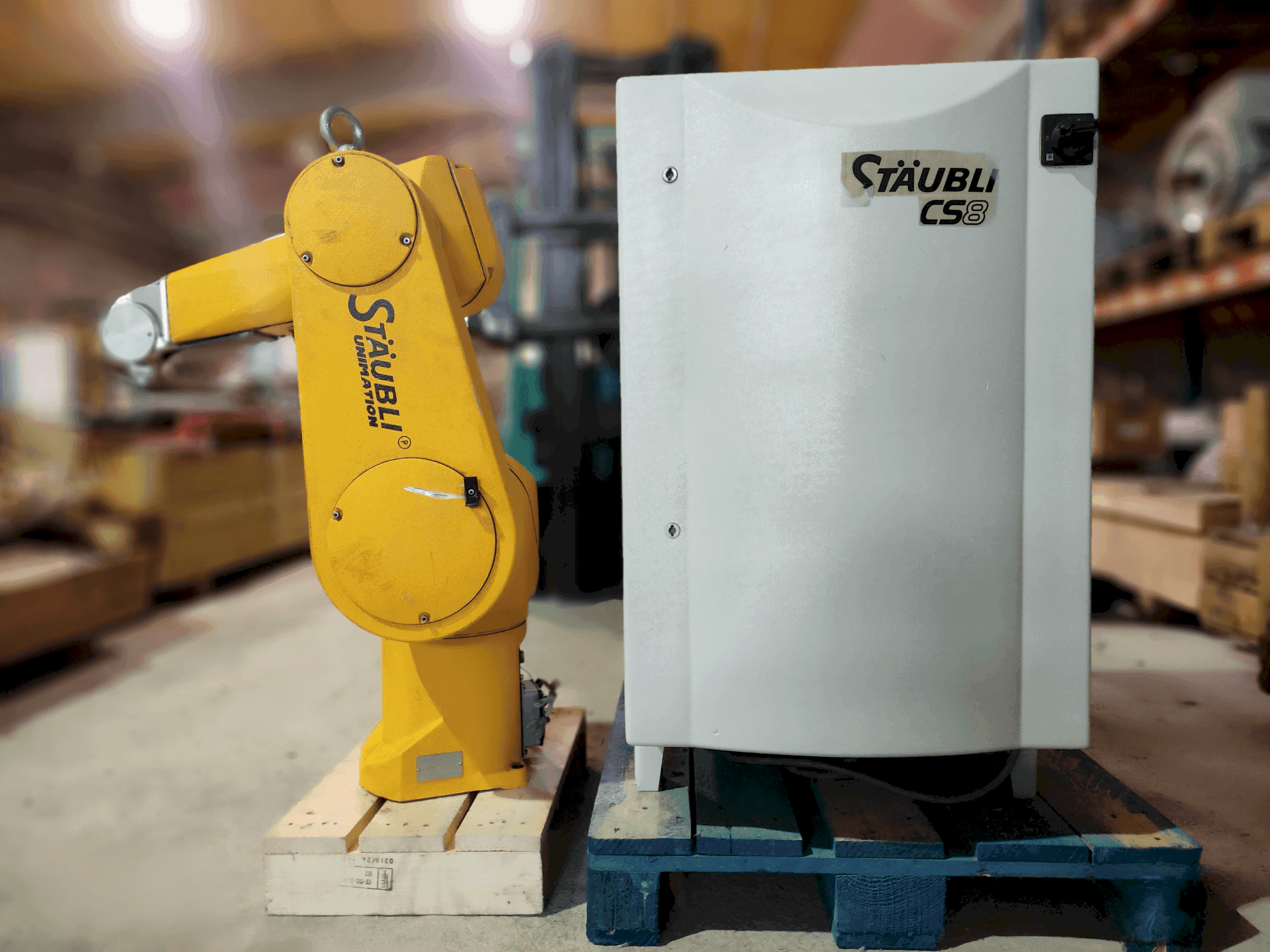 Mašīnas STAUBLI RX90B pretskats