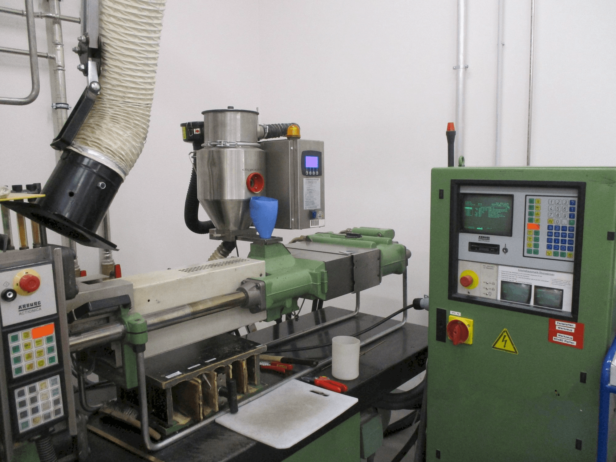 Mašīnas Arburg Allrounder 320 M 750 - 90/90 2K pretskats