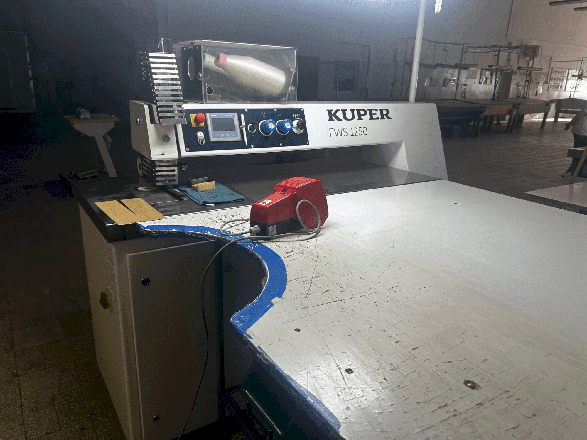 Mašīnas KUPER FWS 1250 pretskats