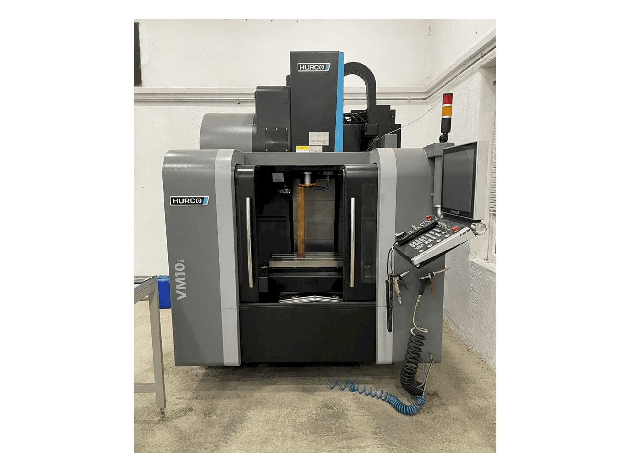 Mašīnas Hurco VM 10 i pretskats