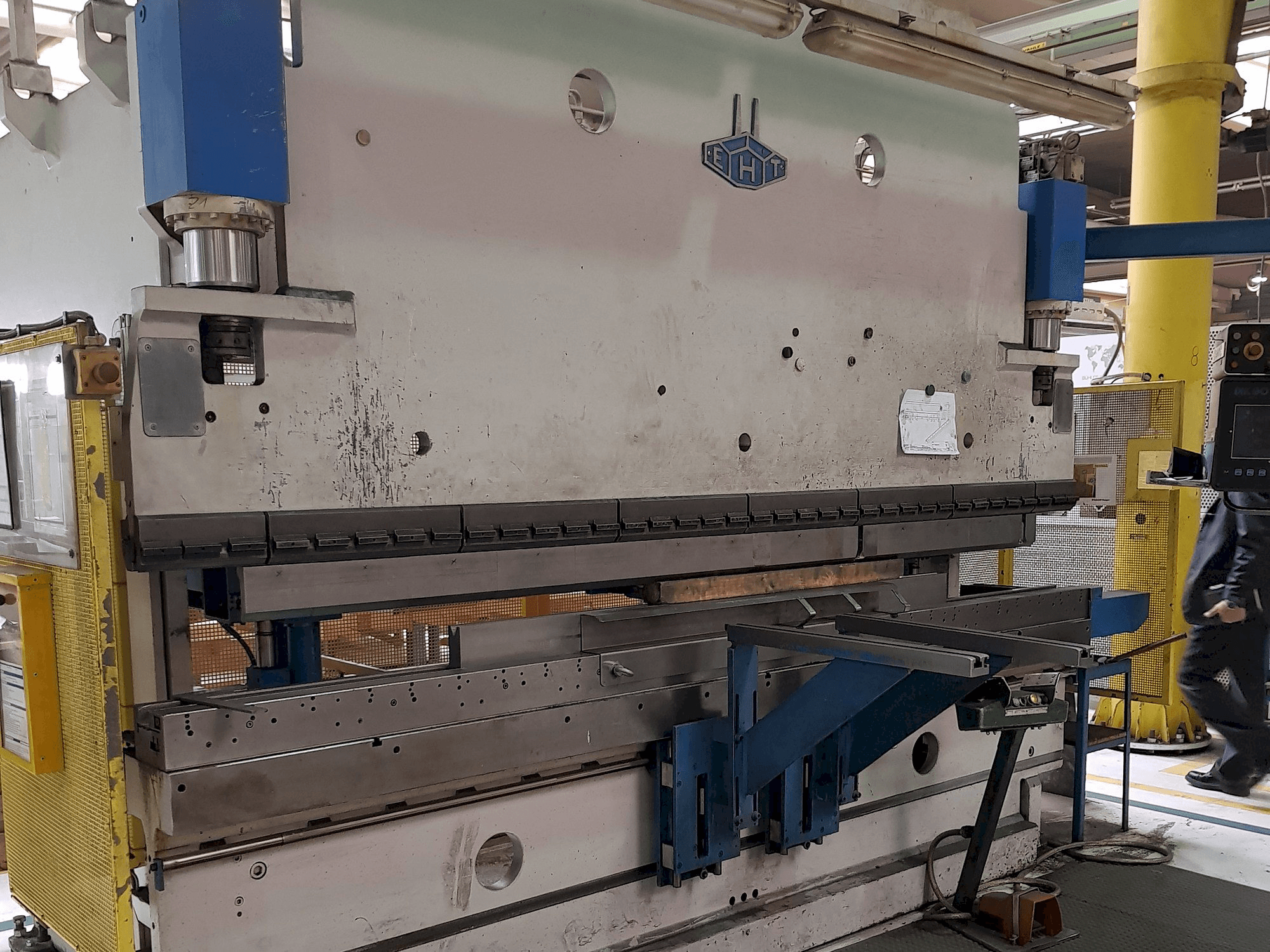 Mašīnas EHT EHPS 11-35 kreisās malas skats