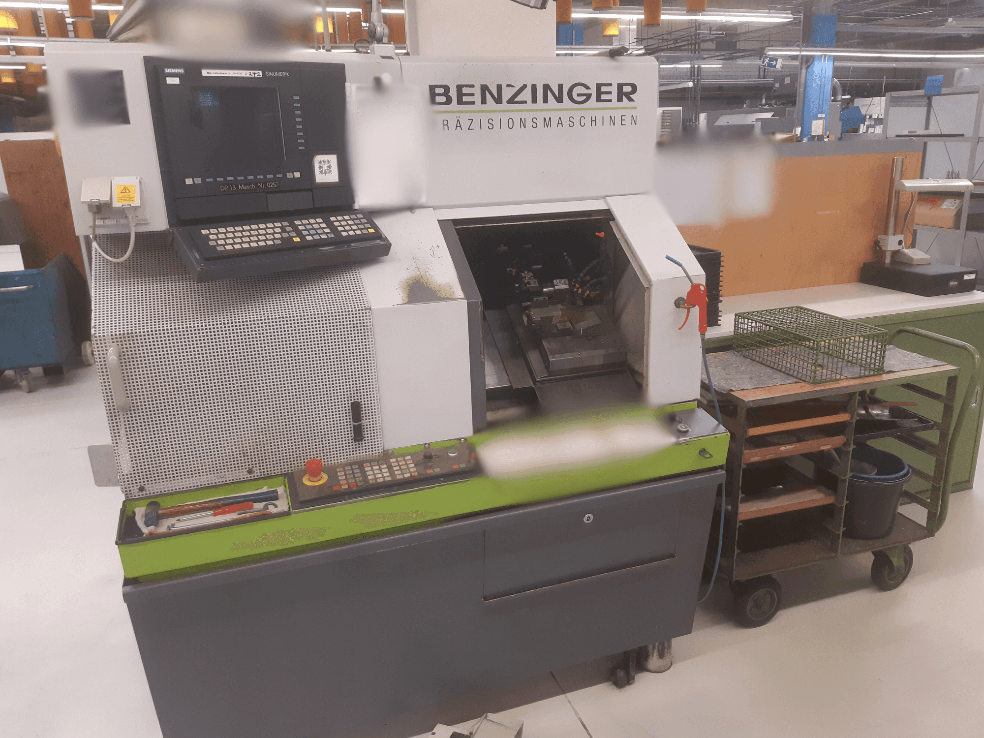 Mašīnas Benzinger TNC-L pretskats