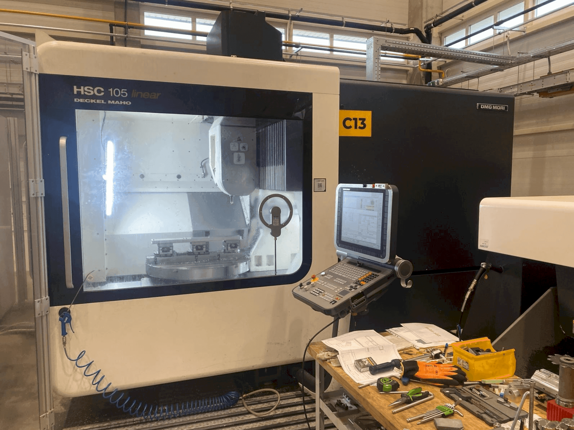 Mašīnas DMG MORI HSC 105 pretskats