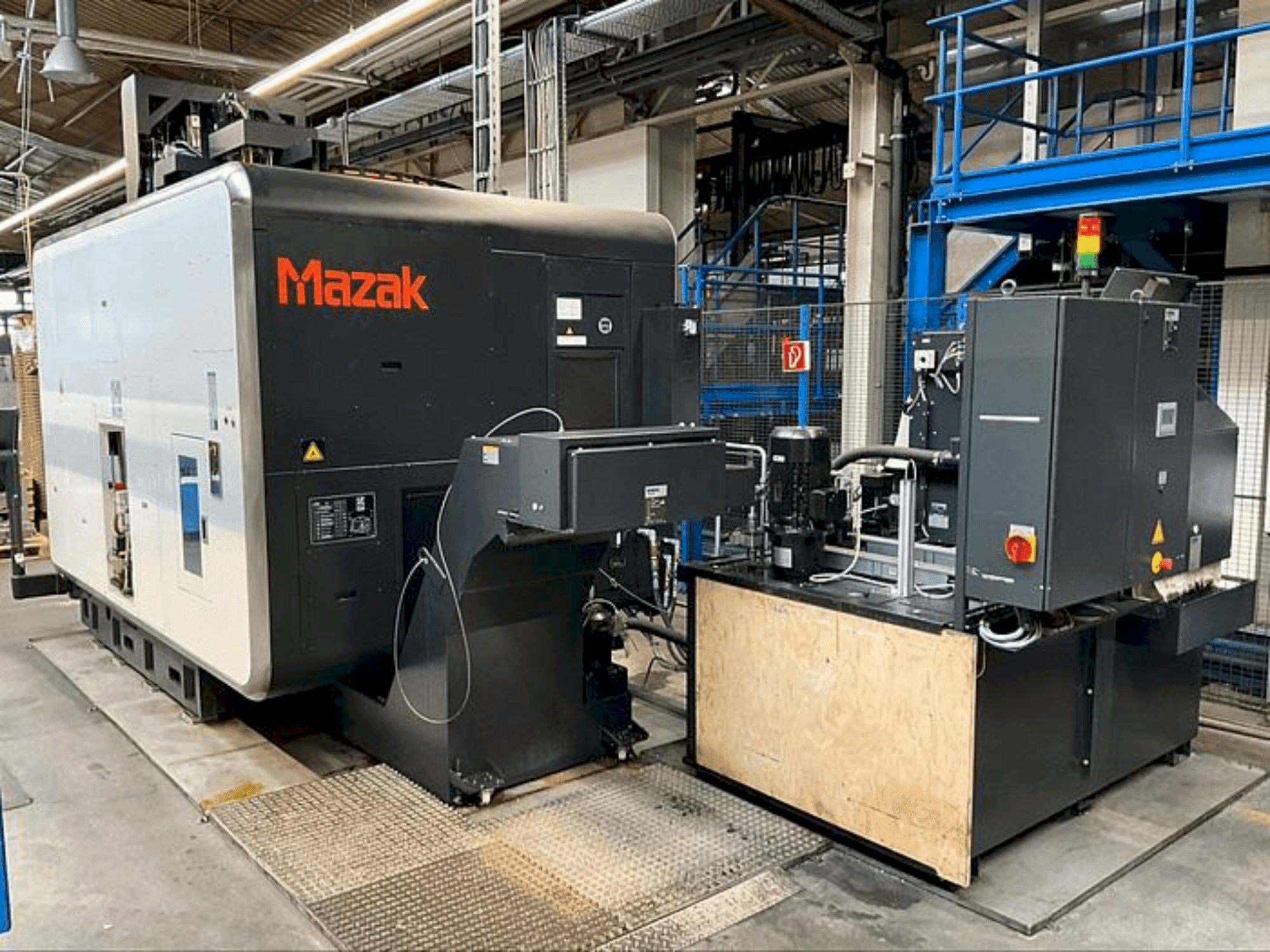 Mašīnas Mazak VARIAXIS i-700 pretskats