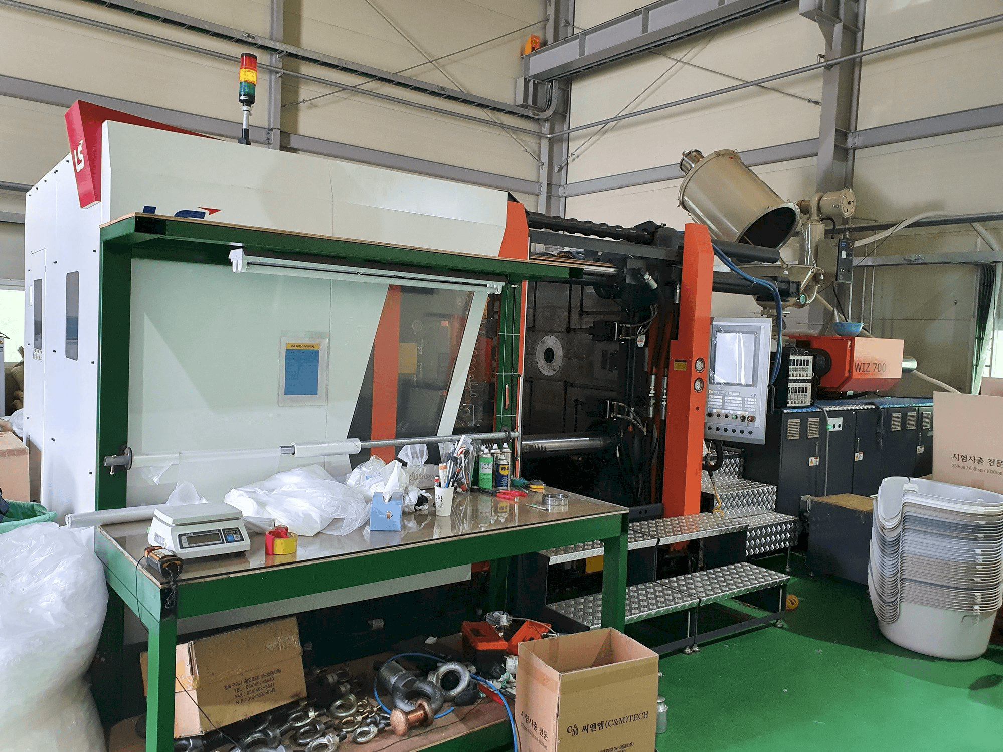 Mašīnas LS MTRON WIZ700 pretskats