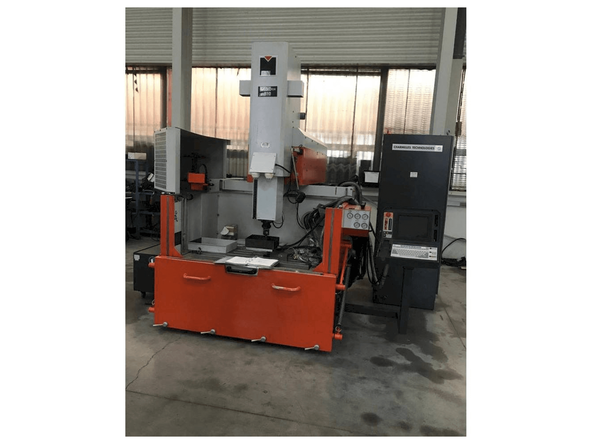 Mašīnas CHARMILLES ROBOFORM 810 pretskats